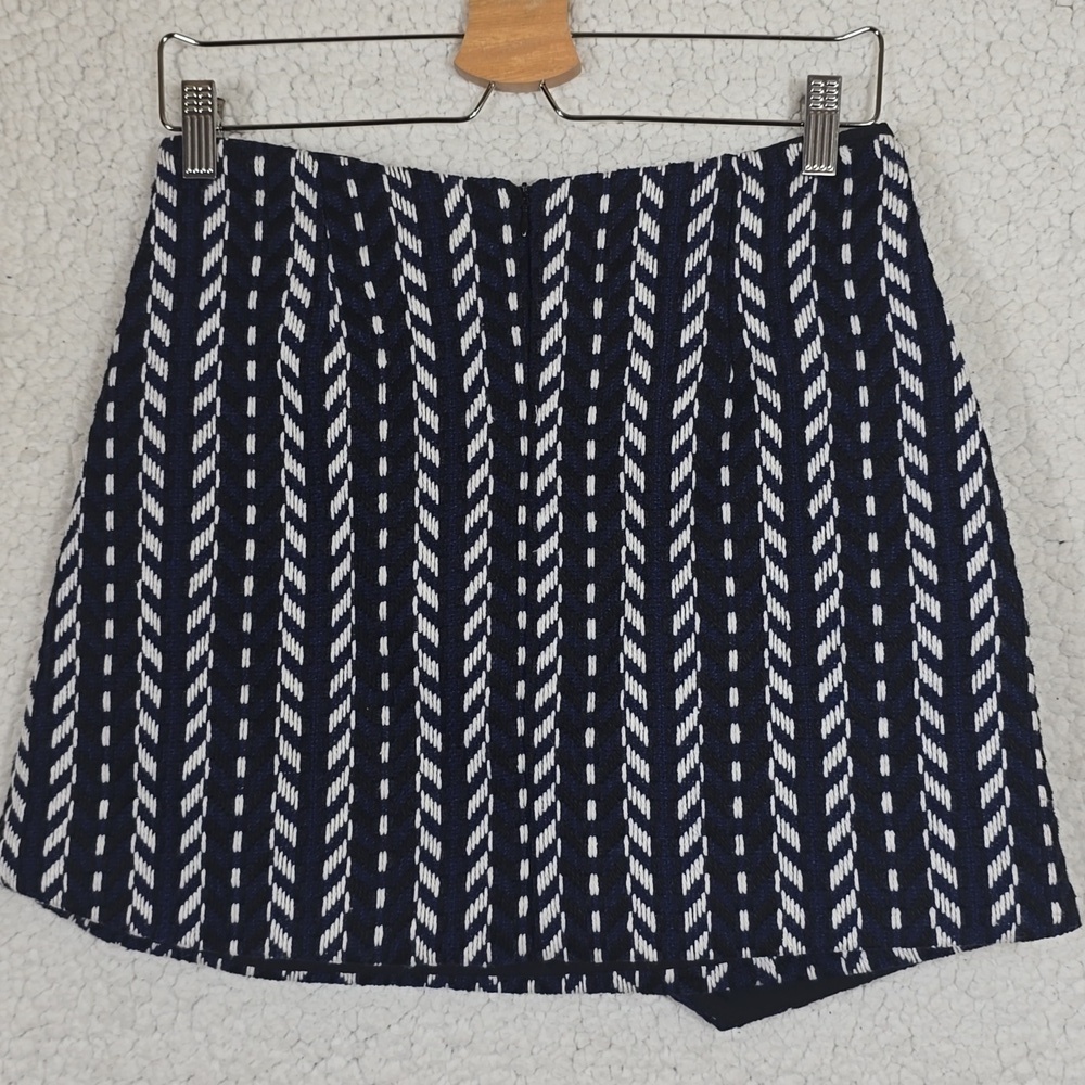 Haute Rogue Susan Geometric Mini Skirt Women's Sz. M asymmetrical Front overlay - Picture 7 of 13